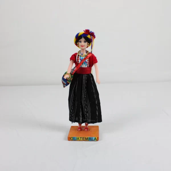 Muñeca hecha con traje típico de Guatemala. Con bolso colgando. Multicolor rojo blanco negro amarillo rojo