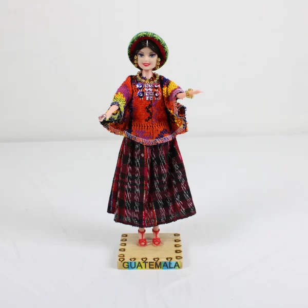 Muñeca hecha a mano con traje típico de Guatemala. Multicolor anaranjado negro amarillo rojo