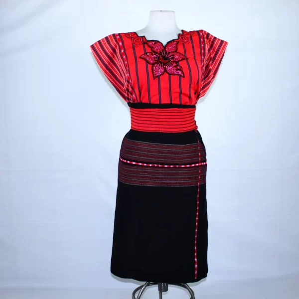 Traje típico de Guatemala con Faja, corte y huipil. Eestilo Sololá Azul Flamenco Rosado.