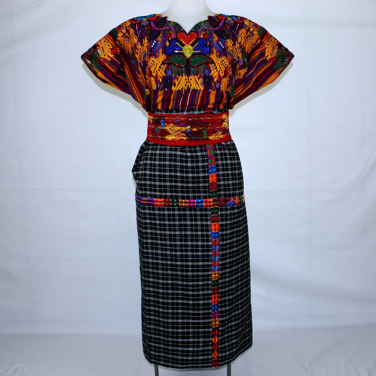 Traje tipico de Guatemala Faja corte y huipil Estilo Sacatepequez Rojo Naranja 1002 Ropa Tipica Archila