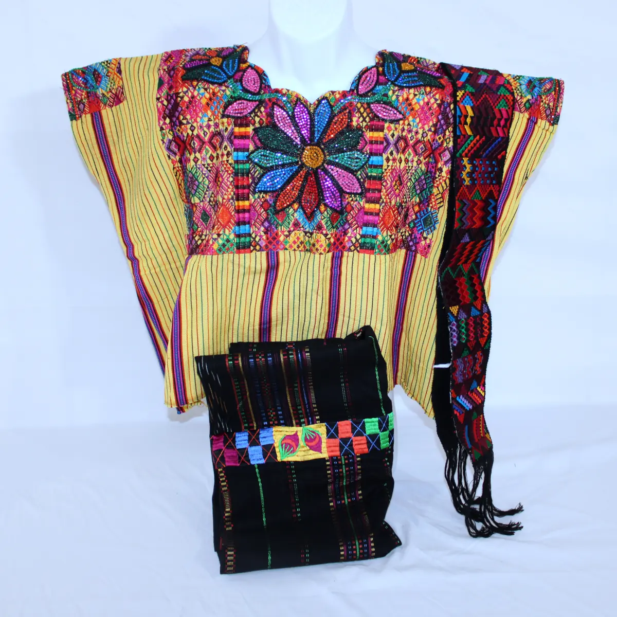Traje tipico de Guatemala Faja corte y huipil Estilo Totonicapan Amarillo Crema 1005 Ropa Tipica Archila