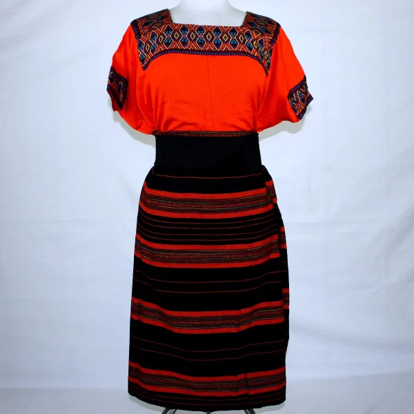Traje típico de Guatemala. Estilo Sololá Rojo Naranja