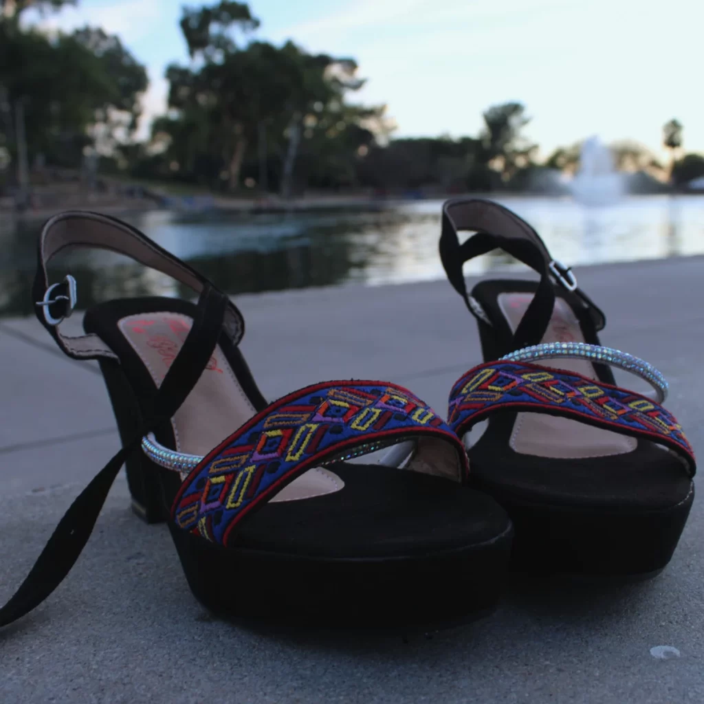 Zapatos típicos de Guatemala para mujer multiluto negro